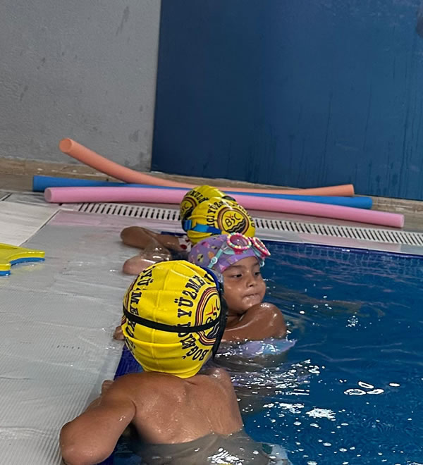 Beylikdüzü Çocuk Yüzme Kursu